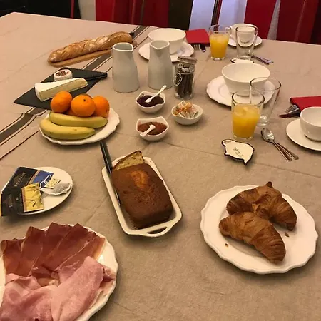 - Le Jardin Du Palais Bed and breakfast 2*