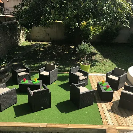 - Le Jardin Du Palais Bed and breakfast 2*