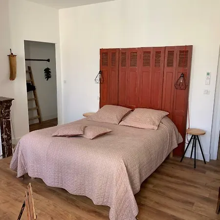 - Le Jardin Du Palais Bed and breakfast